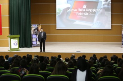 Rektör Sabuncuoğlu Öğrencilere, Dünyadaki Değişimi Ve Eğitime Etkisini Anlattı