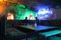 YAĞMURLU - Soğuyan Havalar Mağara Kafelere  İlgiyi Arttırdı