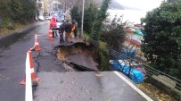 RUMELI KAVAĞı - Yoğun Yağış Yolu Çökertti