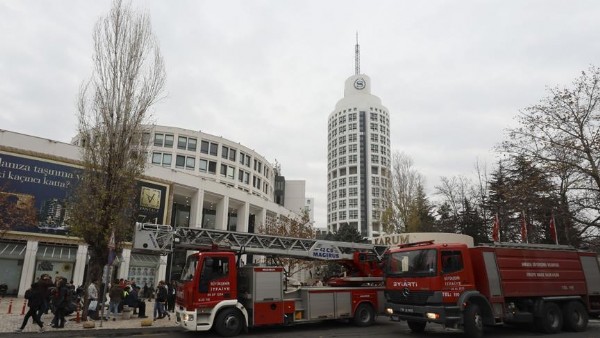 Başkentte AVM'de yangın paniği