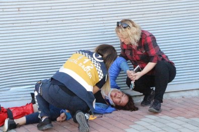 Antalya'da Motosikletli Baba Ve Kızı, Kafalarındaki Kask İle Hayatta Kaldı