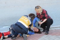 İLKÖĞRETİM OKULU - Antalya'da Motosikletli Baba Ve Kızı, Kafalarındaki Kask İle Hayatta Kaldı