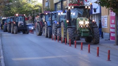 Çiftçiler Pancar Alım Kotasına Tepki İçin Traktörlerle Şehre İndi