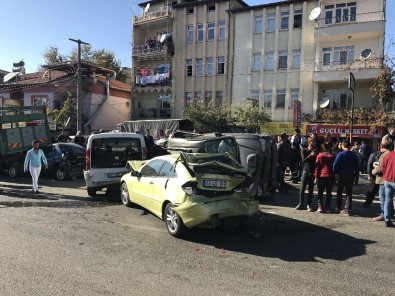 Dinar'da Zincirleme Trafik Kazası Açıklaması 4 Yaralı