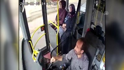 Sivas'ta Halk Otobüsü İle Otomobil Çarpıştı