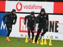 NEVZAT DEMİR - Beşiktaş'ta Derbi Hazırlıkları Yağmur Altında Başladı