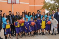 KADIN BASKETBOL TAKIMI - Kadın Basketbolcular Kırsal Okullarda Top Dağıtıyor