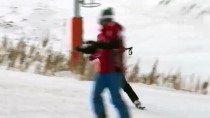KAYAK TUTKUNLARI - Palandöken'de Kayak Heyecanı Başladı