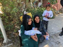 DİLENCİ OPERASYONU - Adana'da Çocuklarını İstismar Ederek Dilencilik Yapan 8 Kadın Yakalandı