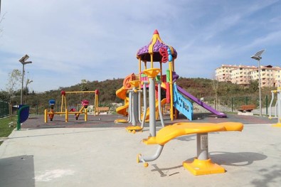 Arnavutköy'ün Parkları Güneş Enerjisiyle Aydınlanacak