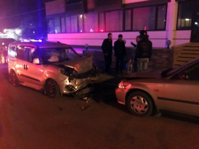 Bandırma'da Trafik Kazası Açıklaması 1 Ölü, 1 Yaralı