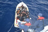 SÜRAT TEKNESİ - Denize Açılan Göçmenleri Sahil Güvenlik Kurtardı