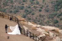 ÜSTAD - Düğün Fotoğrafı Çektirmek İçin 2 Bin Metreye Çıkıyorlar