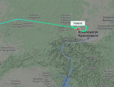 Havada korku dolu anlar! Kokpit camı çatladı