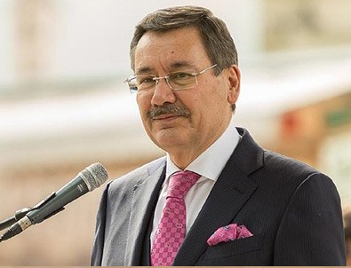 Melih Gökçek'ten dikkat çeken tweetler