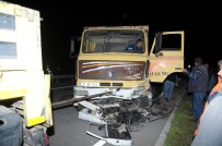 HAFRİYAT KAMYONU - Otomobil İle Hafriyat Kamyonu Çarpıştı Açıklaması 2 Ölü