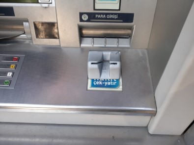 ATM'ye Kurulan Düzeneği Vatandaş Ortaya Çıkardı