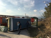 SERVİS OTOBÜSÜ - Belediye Otobüsü İle Otomobil Çarpıştı Açıklaması 4 Yaralı