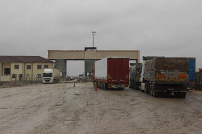 Çobanbey Sınır Kapısı'nın Kapatılması Sürücüleri Zor Durumda Bıraktı