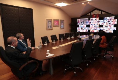 Başkan Erdoğan, İstanbul AK Parti ilçe başkanları ile telekonferansla görüştü.