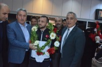 OLİMPİYAT ŞAMPİYONU - Güreşte Dünyayı Fetheden Bilici'ye Coşkulu Karşılama