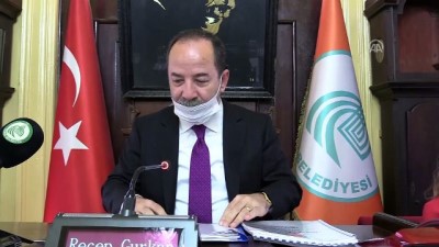 Lösemiye Dikkati Çekmek İçin Meclis Toplantısında Cerrahi Maske Taktılar