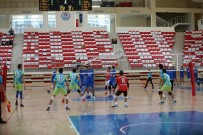 VOLEYBOL TAKIMI - Odunpazarı Voleybol Takımı Evinde Galip