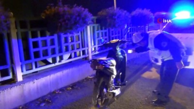 Otomobil Kırmızı Işıkta Motosiklete Çarptı Açıklaması 1 Ölü, 2 Yaralı