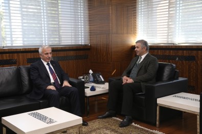 Vali Kamçı'dan Başkan Çelik'e Veda Ziyareti