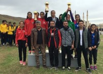 VOLEYBOL TAKIMI - Van Büyükşehir Belediyespor Kulübünden Büyük Başarı