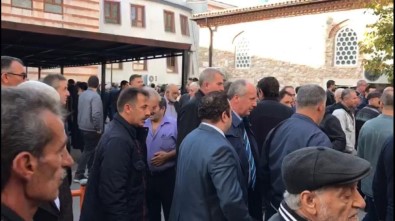 Balkondan Çarşafla İnmeye Çalışırken Düşüp Ölen Kadın Toprağa Verildi