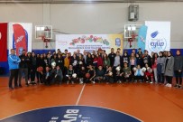 BADMINTON - Eyüpsultan'da 70 Okula Spor Malzeme Desteği