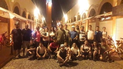 Her Çarşamba Akşamı Adana Sokaklarında Pedal Çeviriyorlar