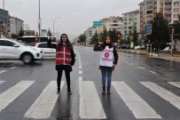 FıRAT ÜNIVERSITESI - Öğrenciler, Sürücüleri Emniyet Kemeri Konusunda Uyardı