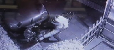 Etiler'de 10 saniyede 10 bin liralık motosiklet hırsızlığı kamerada