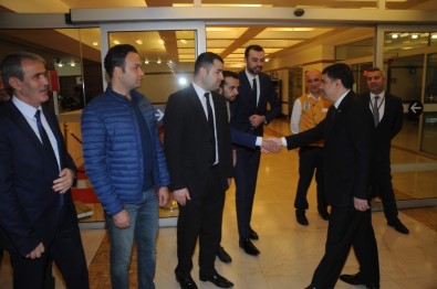 Valisi Vasip Şahin Yeni Görev Yeri Ankara'ya Gitti