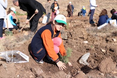 Yozgat'ta Bin 500 Fidan Toprakla Buluştu