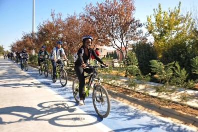 ADÜ'de Bisiklet Yolları Öğrencilerle Renklendi