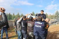 İTFAİYE MERDİVENİ - Caminin Kubbesinden Düşen İşçi Ağır Yaralandı