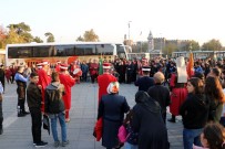TOPKAPI SARAYI - Çanakkale'ye Giden Öğrencilere Mehterli Uğurlama
