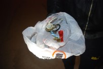 İLAÇ PARASI - Çöpte Atık Kağıt Ararken Bulduğu Altınları Polise Teslim Etti