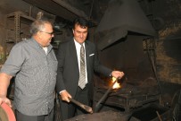 KAYHAN - Dündar Tarihî Çarşıda Demir Dövdü