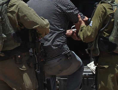 İsrail askerleri Filistinli milletvekilini gözaltına aldı