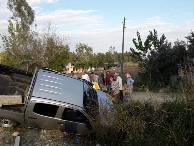Kadirli'de Kamyonet İle Otomobil Çarpıştı Açıklaması 3 Yaralı