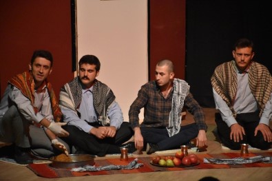 Nusaybin'de Gençler Tiyatro Sahnesinde Buluştu