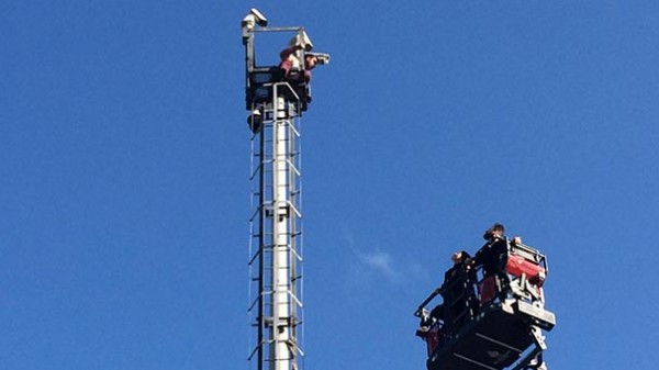 Dolmabahçe'de mobese direğinde intihar girişimi
