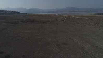 Baraj Suyu Çekildi, Köy Ortaya Çıktı