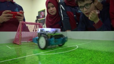 Dersi Eğlenceli Kılmak İçin 'Futbol Oynayan Robot' Tasarladılar