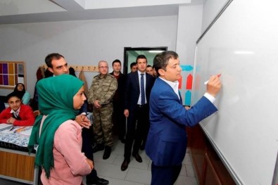 Kaymakam Mehmetbeyoğlu'ndan Okul Ziyaretleri