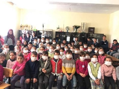 Kulu'da Öğrenciler Lösemili Çocuklara Destek İçin Maske Taktı